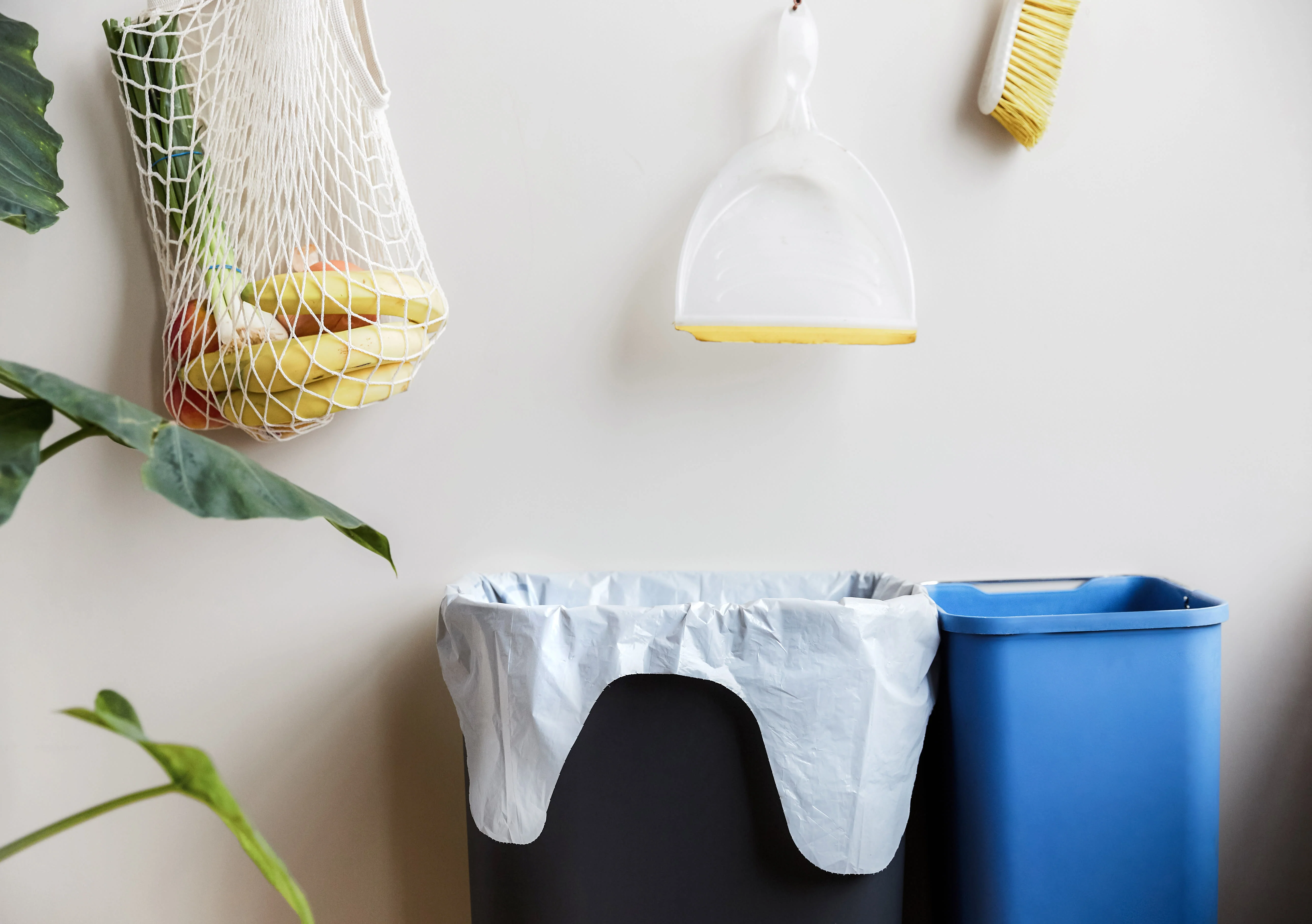 100% Recycled Plastic Trash Bags, Tall Kitchen, Easy-Tie - 13 Gallon - Image 4