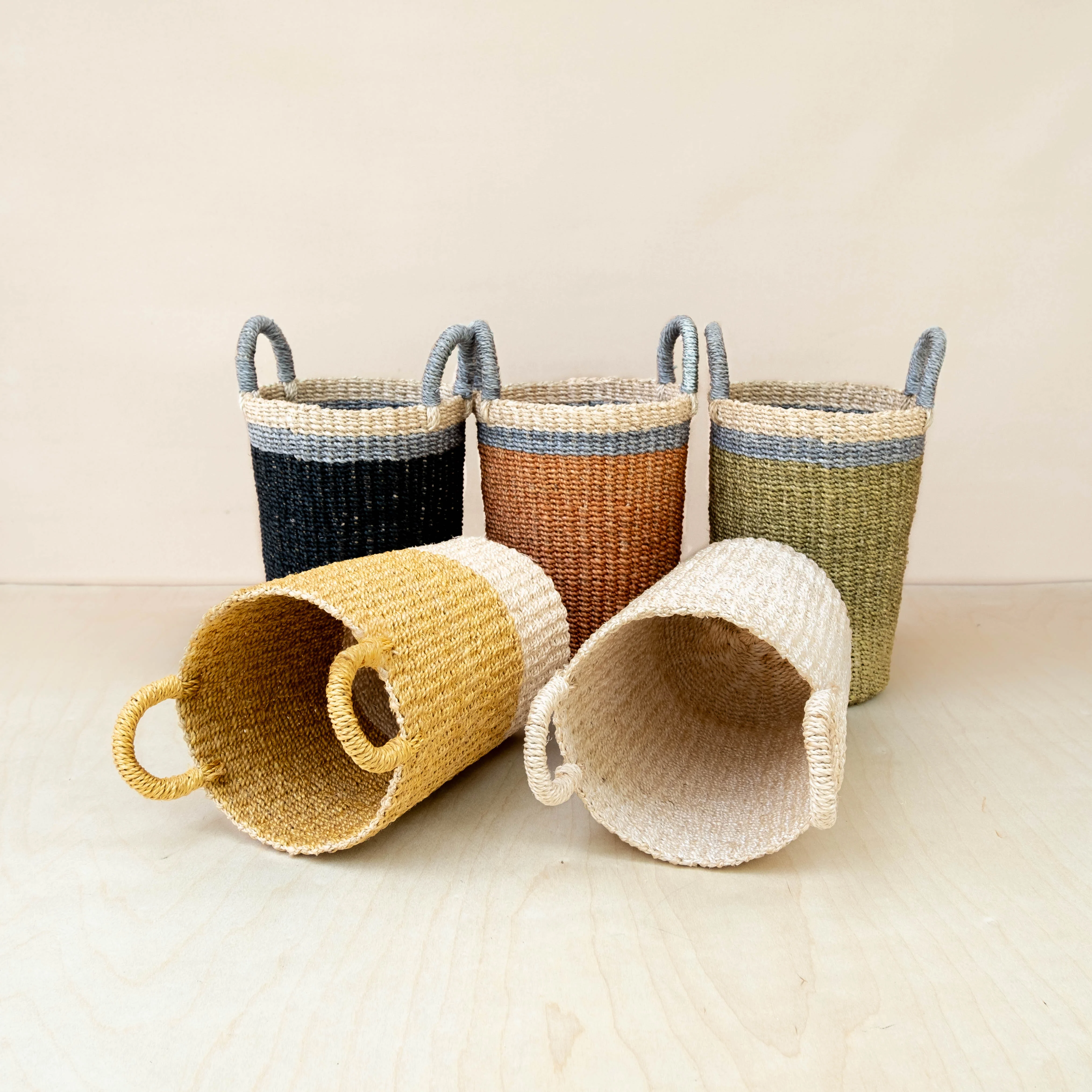 Abaca Cylinder Vase - Image 3