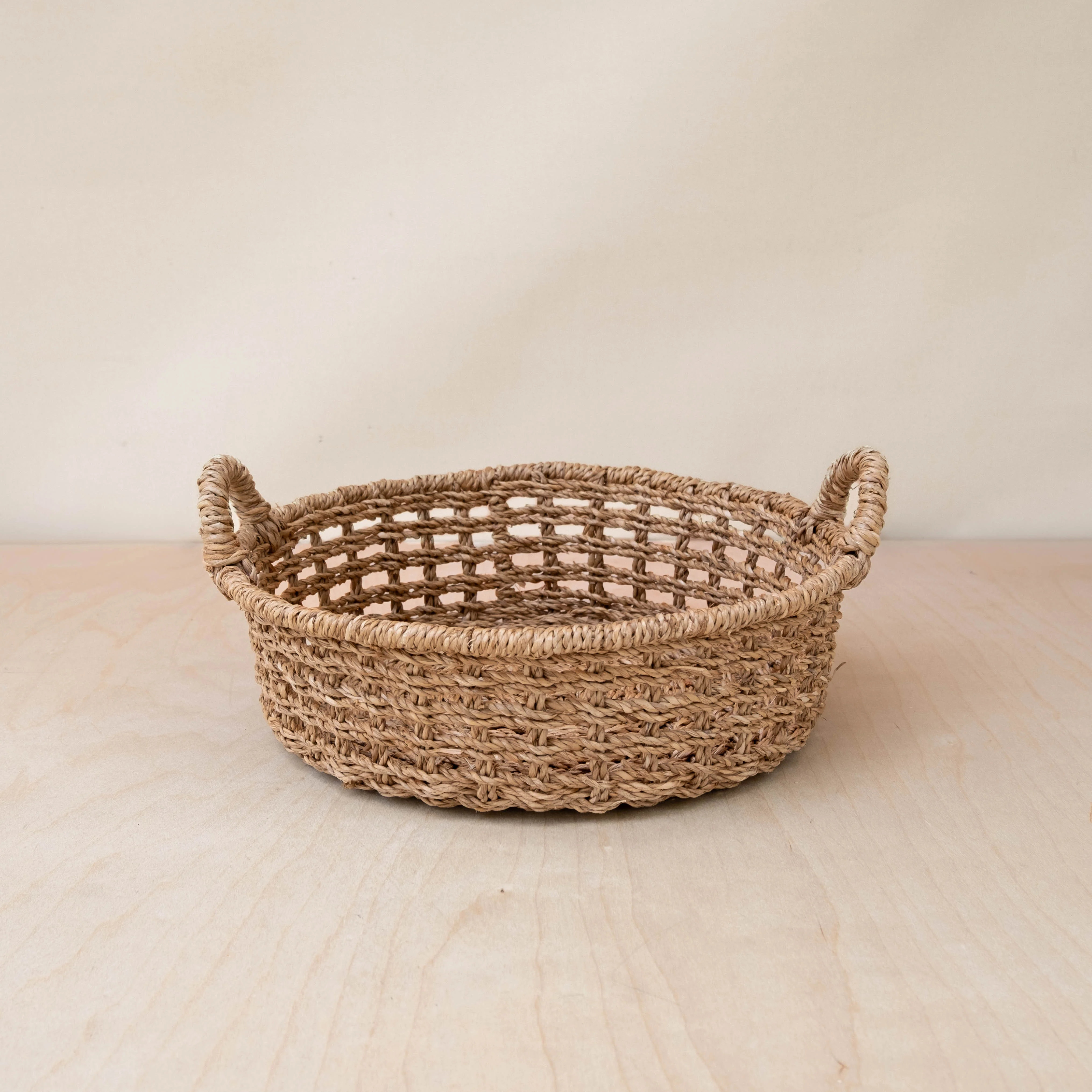 Abaca Round Tray Open Weave with Cutout Handles - Image 3