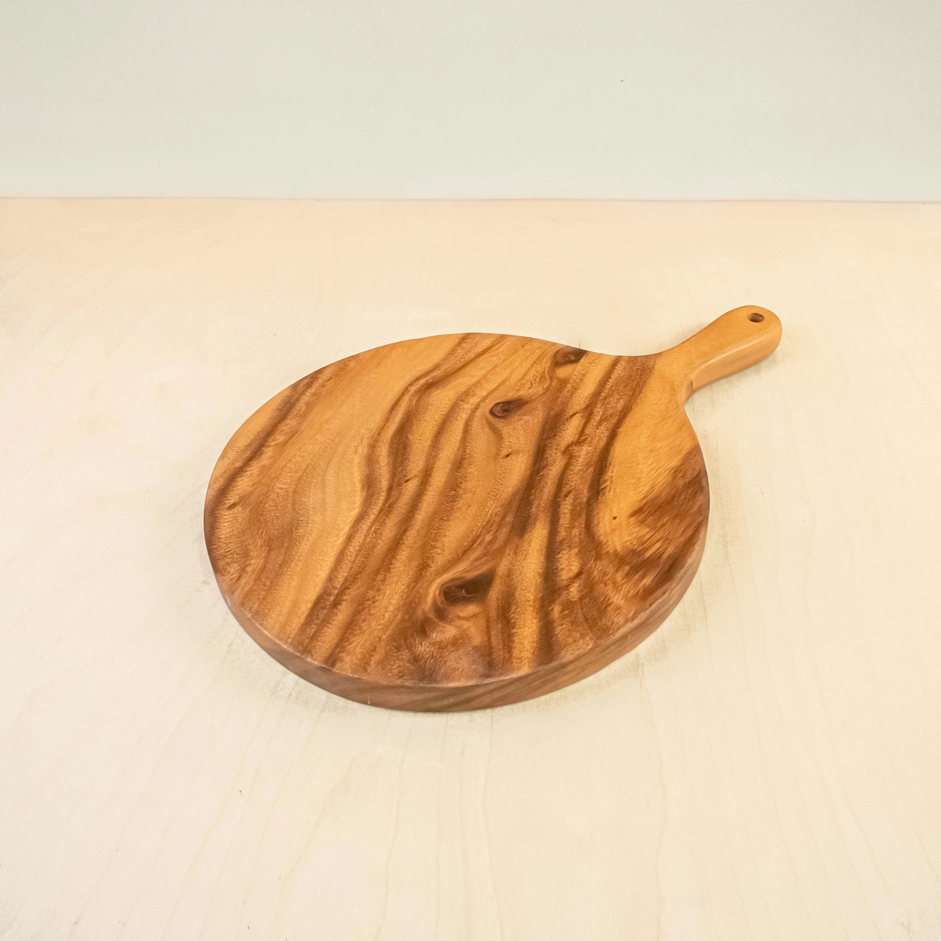 Acacia Cutting Board - Round with handle - Image 4