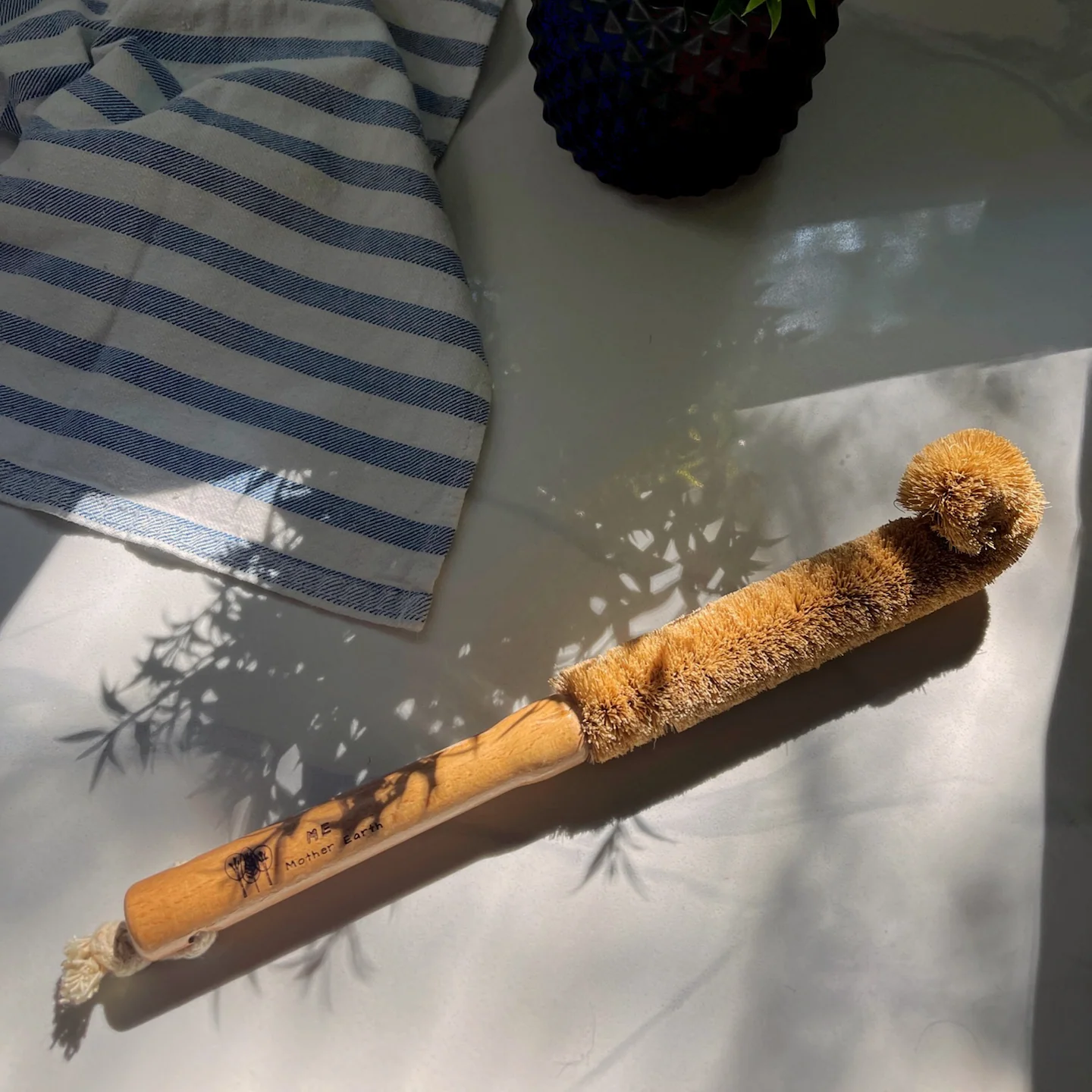 Coconut Bottle Cleaning Brush - Image 3