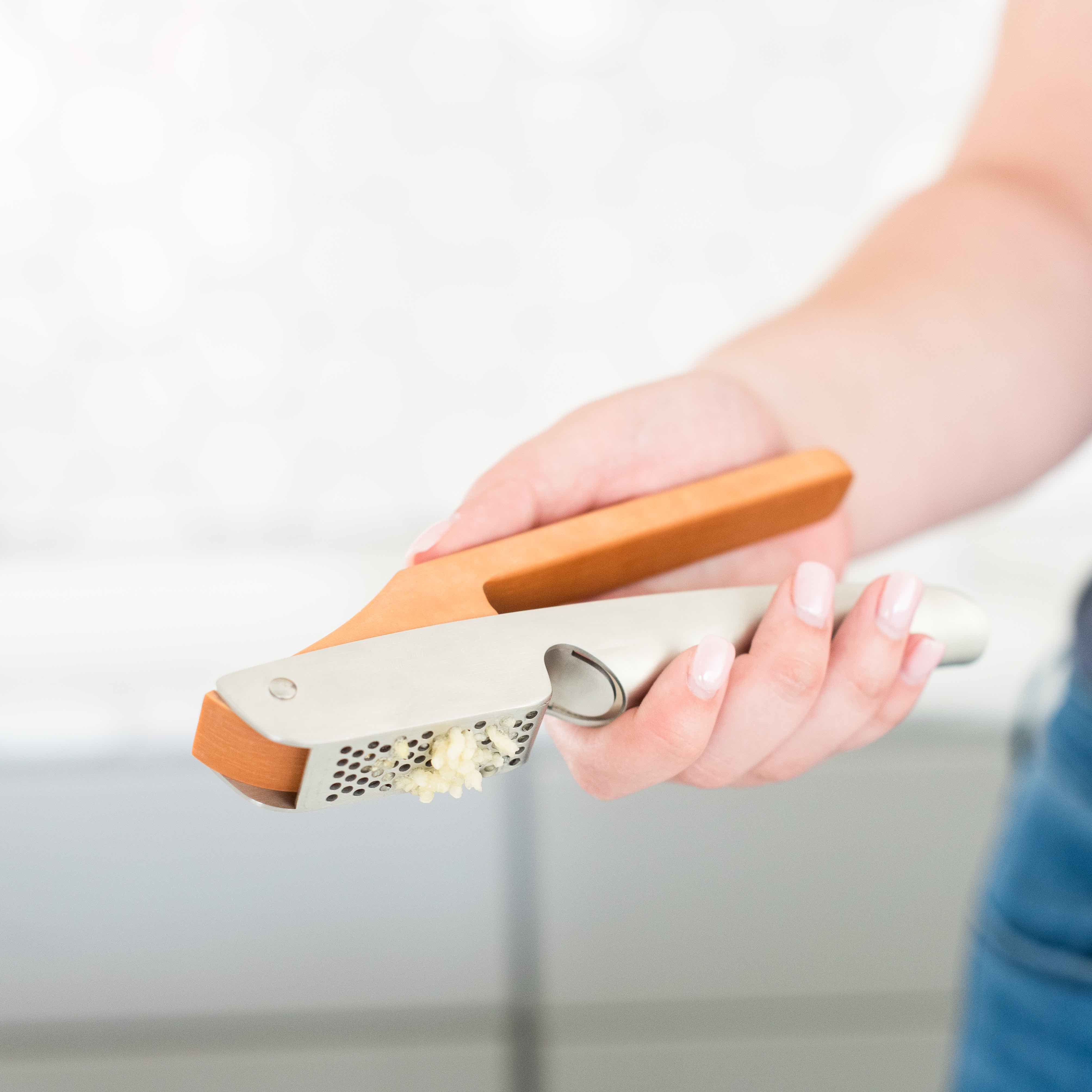 Easy-Clean Garlic Press - Image 9