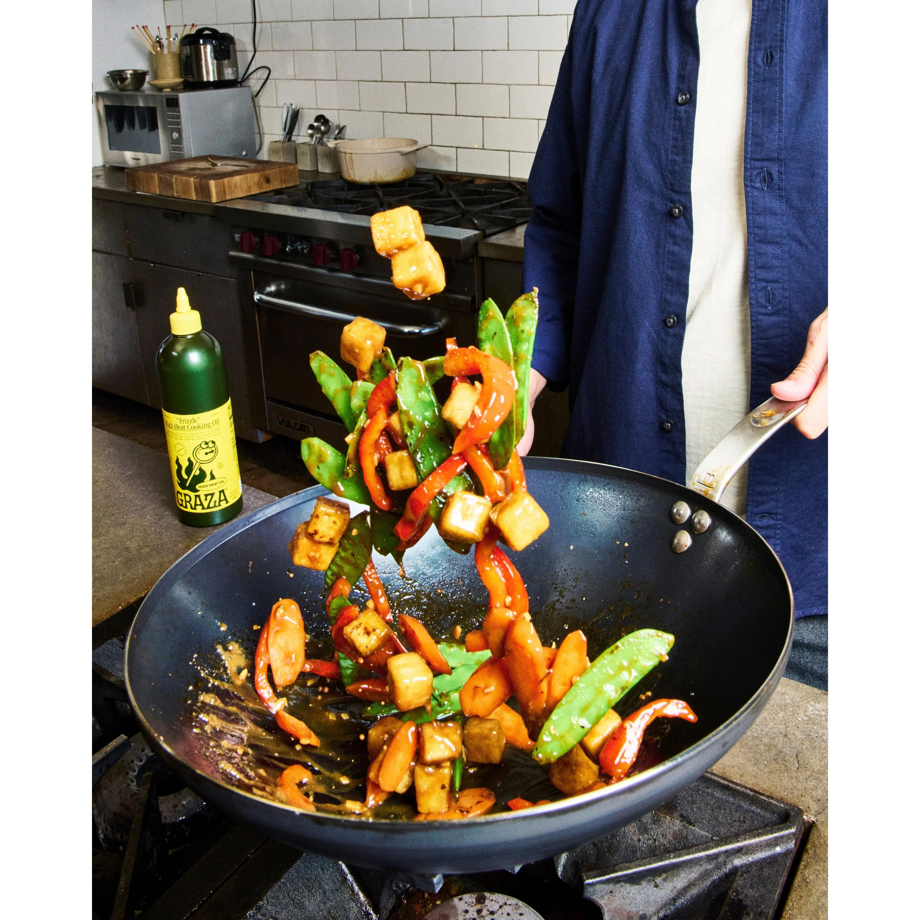 Frizzle High Heat Cooking Oil Squeeze Bottle - Image 4