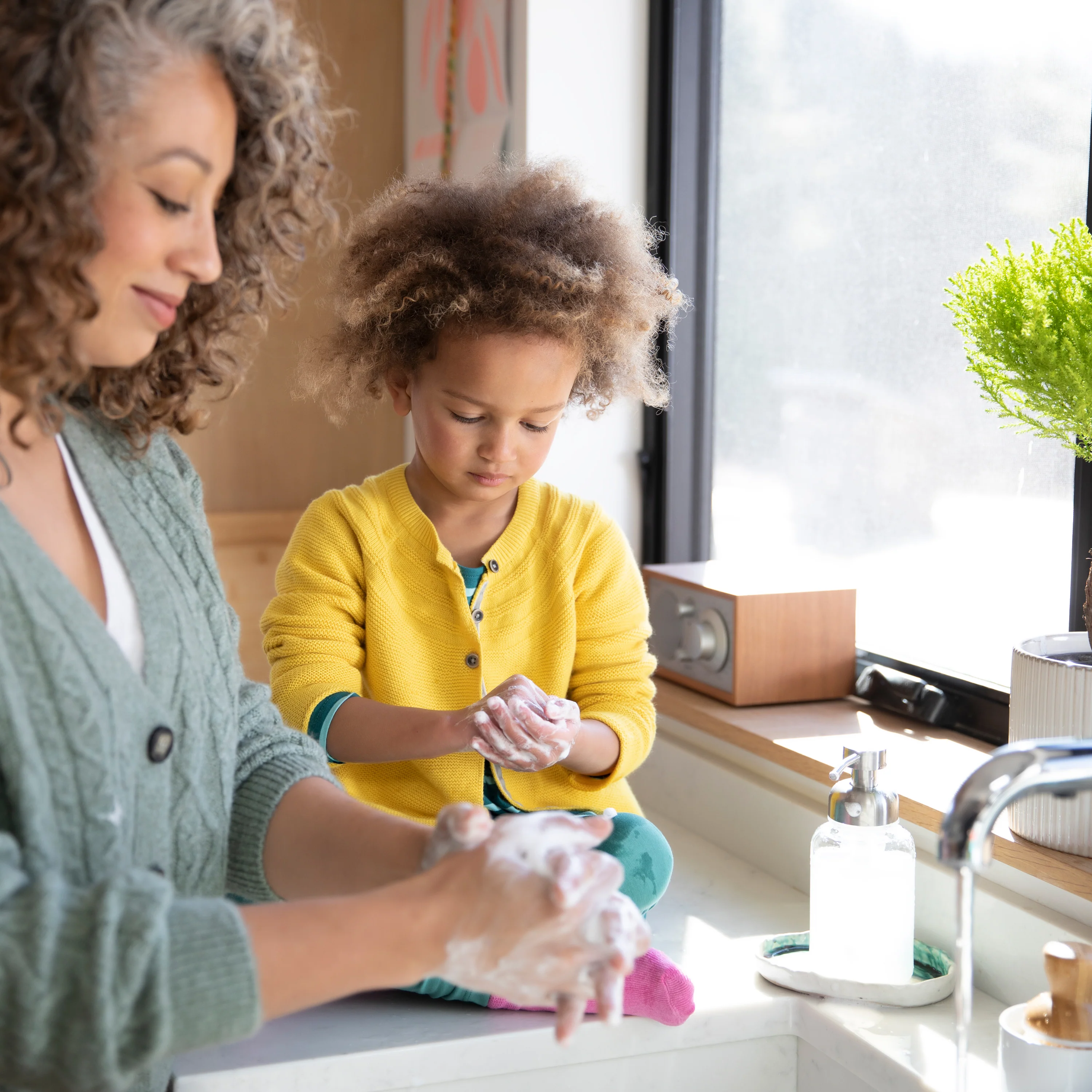 Kids Foaming Hand Soap Glass Dispenser - Image 5