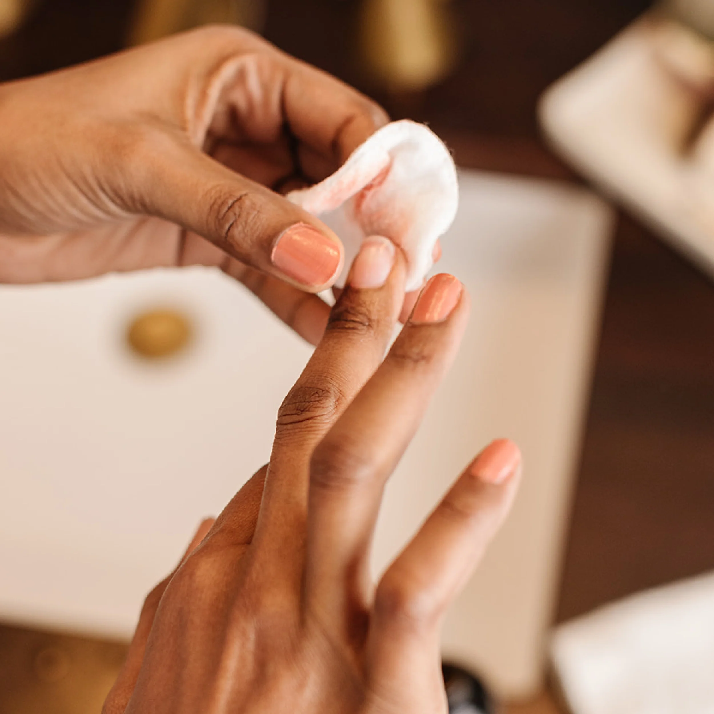 Nail Polish Remover Strengthening Formula - Image 2