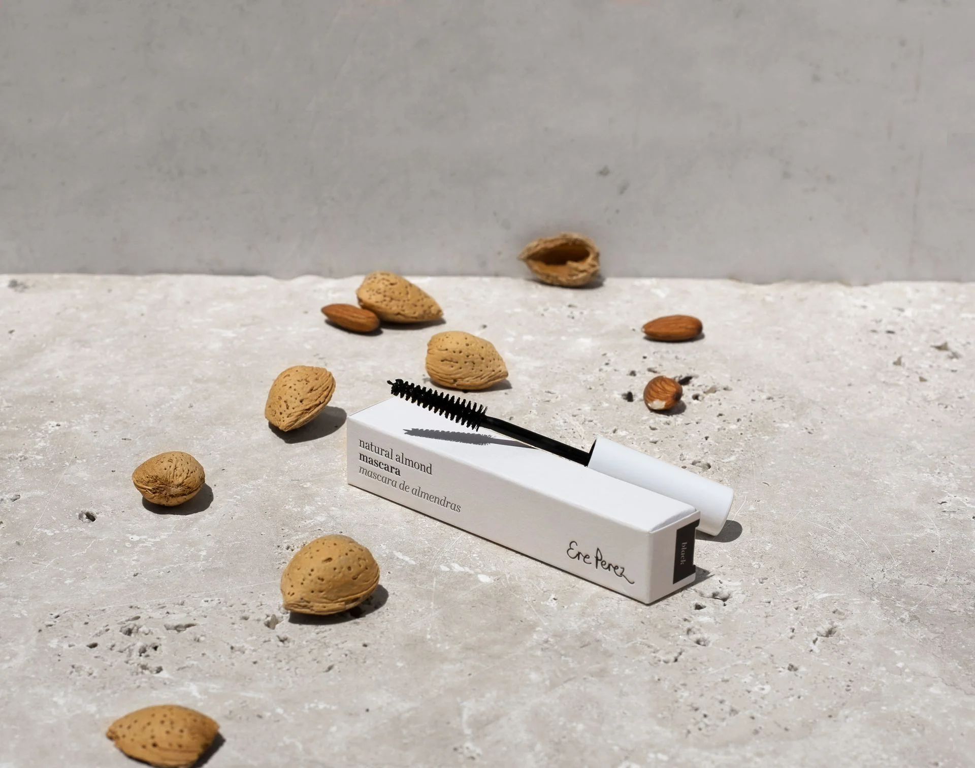 Natural Almond Mascara - Image 13