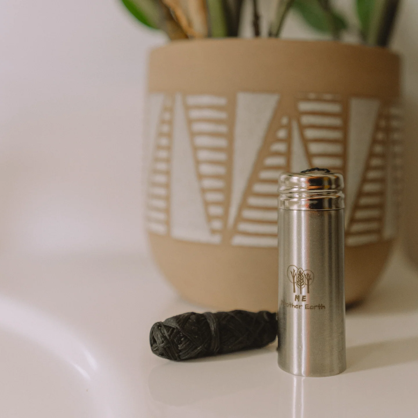 Refillable Charcoal Dental Floss - Image 4