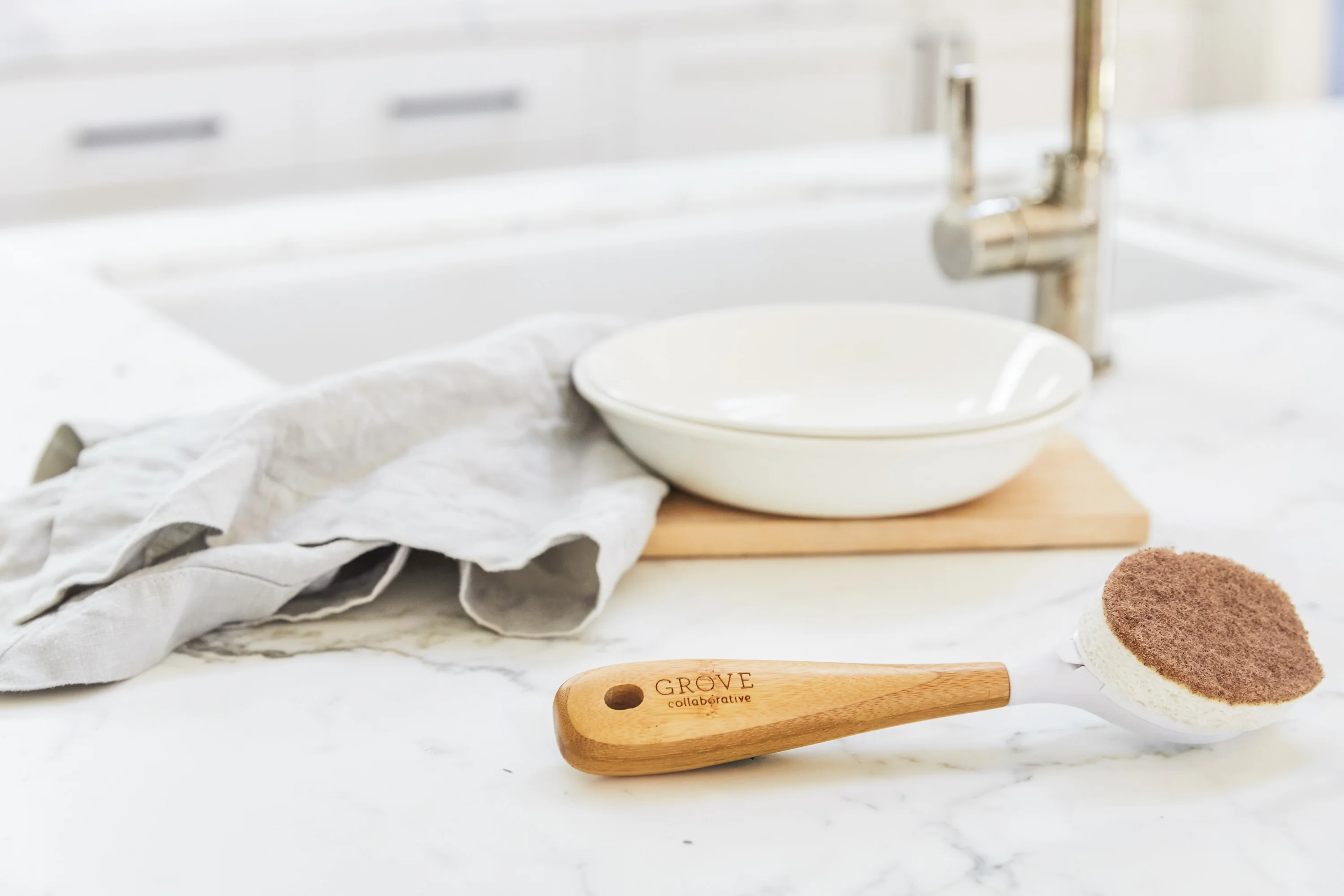 Replaceable Head Walnut Scrubber Dish Brush - Image 3