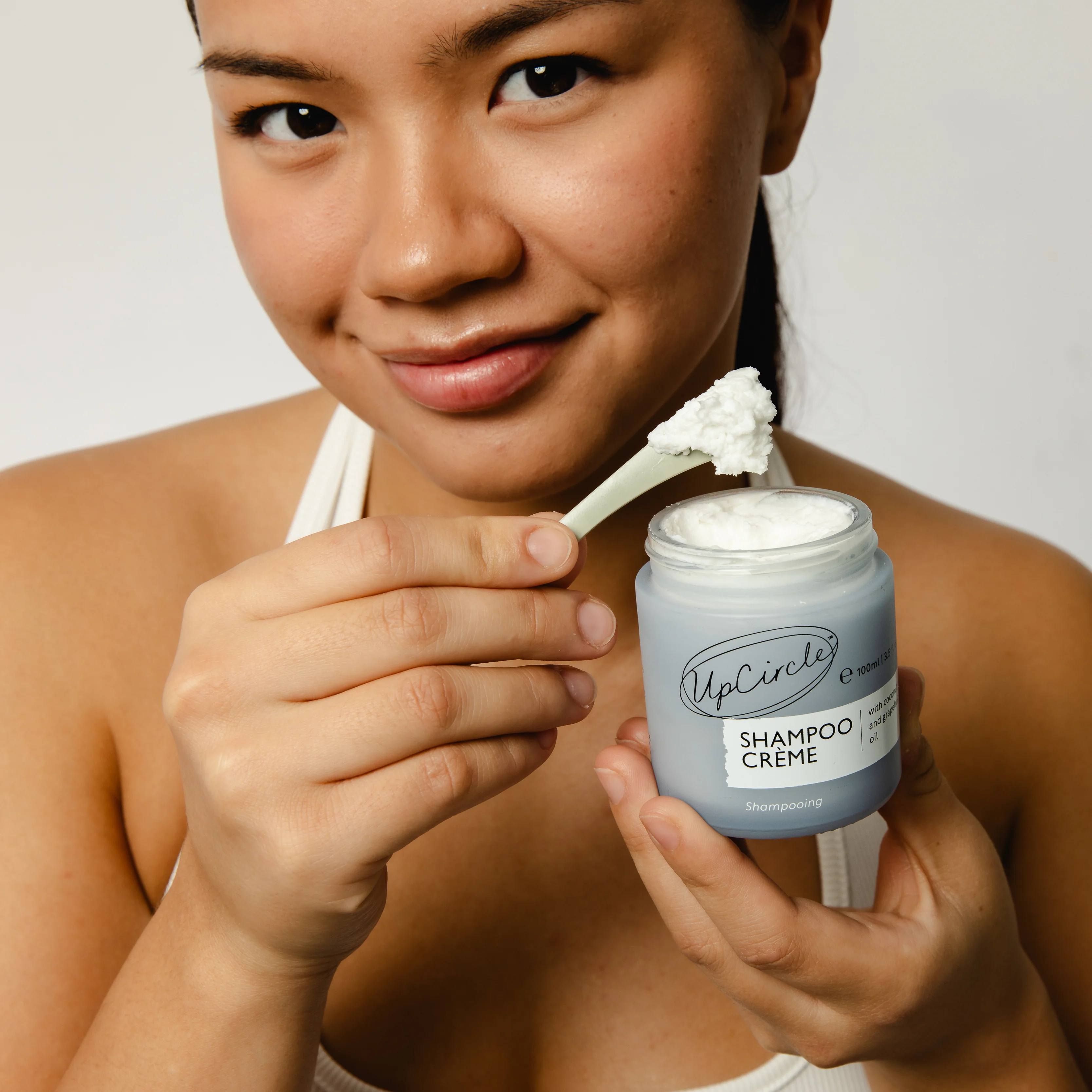Shampoo Crème with Coconut + Grapefruit Oil - Image 3