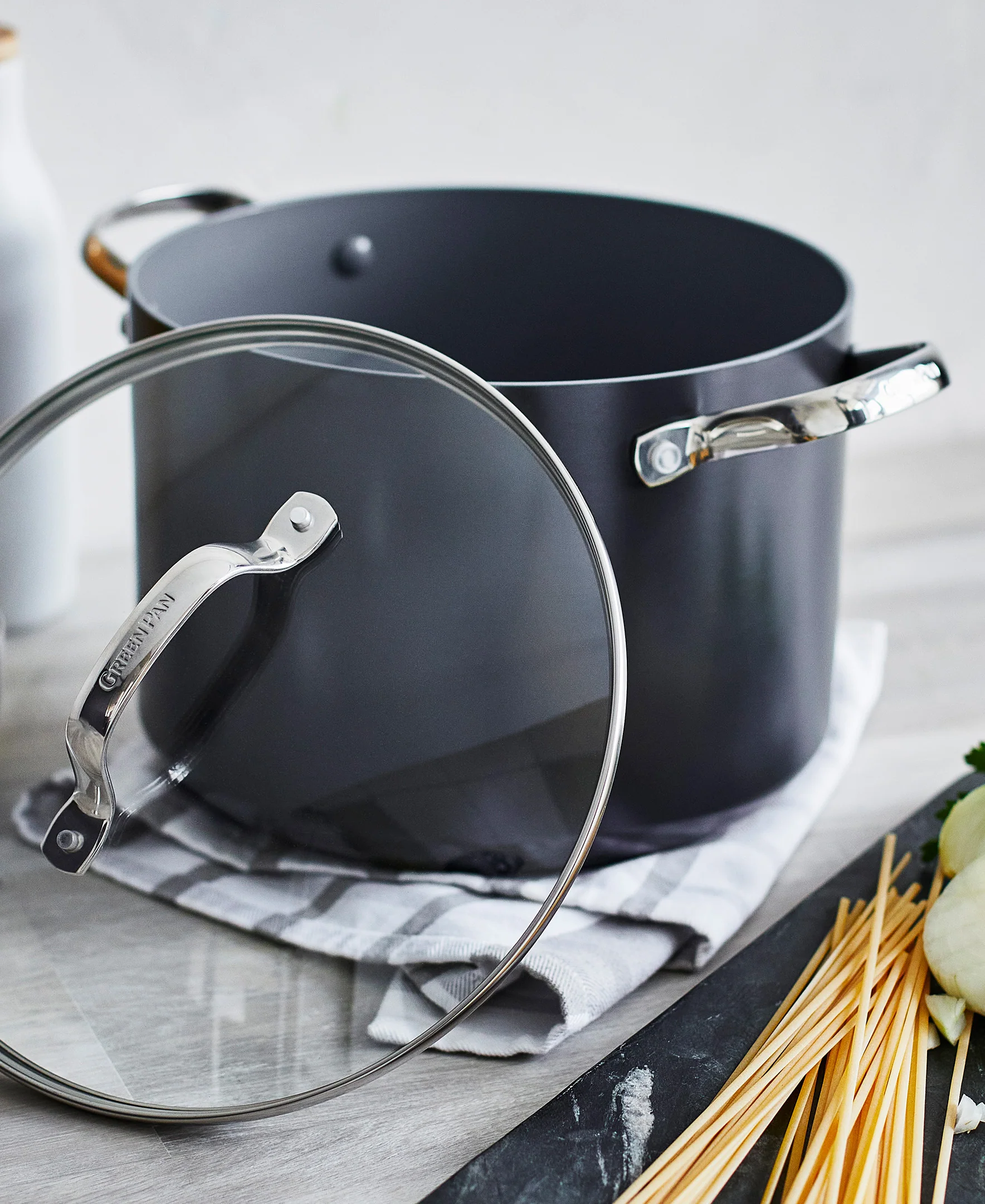 Valencia Pro Nonstick, Ceramic Stockpot with Lid, 8qt - Image 3